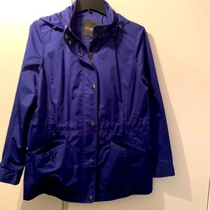 Women’s Medium petite royal blue rain jacket.